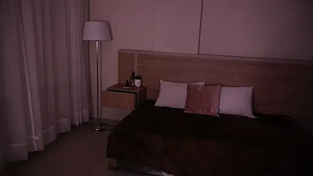 AliceShazaham  online show from 02/16/25, 09:04