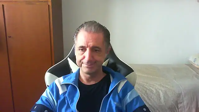 lliuk70mi online show from 05/03/26, 01:06