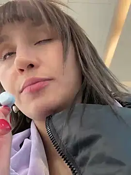 Snapshot of bigbabykiki chatting on 02/12/25, 06:29 bigbabykiki online show from 02/12/25, 06:29