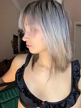 Snapshot of bigbabykiki chatting on 11/23/25, 03:23 bigbabykiki online show from 11/23/25, 03:23