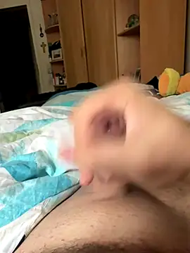 Snapshot of Gartengolem chatting on 09/13/25, 03:34 Gartengolem online show from 09/13/25, 03:34