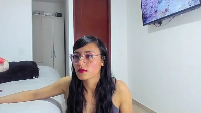 SophieBaker   online show from 03/04/25, 01:23