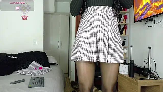 SophieBaker   online show from 04/18/26, 02:04