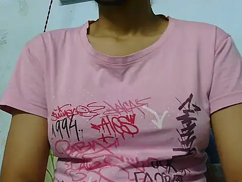 Snapshot of Thimiralagi chatting on 02/06/26, 01:43 Thimiralagi online show from 02/06/26, 01:43