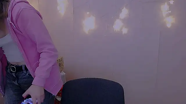 Sweet Doll Luna online show from 12/18/24, 02:17