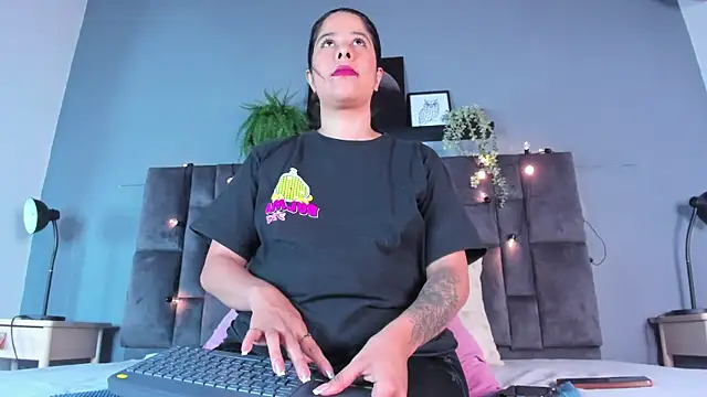 DulceAurora   online show from 04/14/26, 02:50