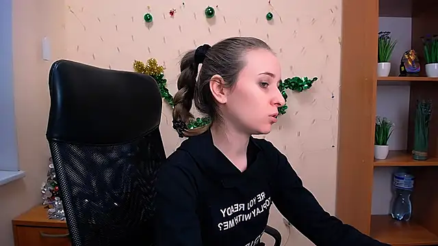  Nicole new online show from 12/18/24, 11:56