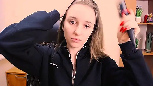  Nicole new online show from 01/18/25, 12:15