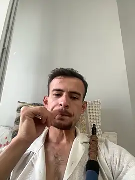 Snapshot of eddy355 chatting on 10/30/25, 02:51 eddy355 online show from 10/30/25, 02:51