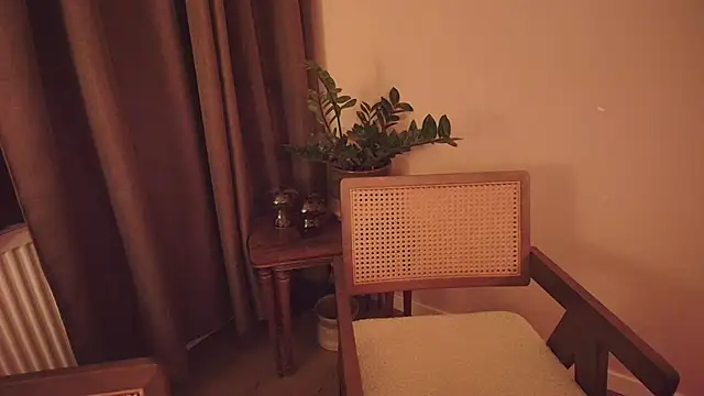 Nina24 online show from 10/25/25, 08:25