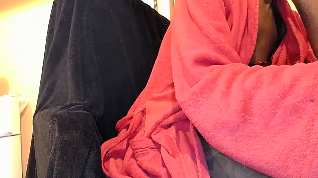 Snapshot of misswetlipss chatting on 12/21/25, 01:51 misswetlipss online show from 12/21/25, 01:51