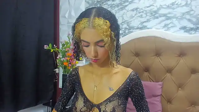 Queen Cuarxxo online show from 12/16/24, 11:39