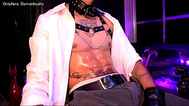 Snapshot of DemonKush-- chatting on 11/22/25, 04:33 DemonKush-- online show from 11/22/25, 04:33