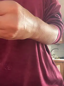 EmaSkyes online show from 09/14/25, 05:50