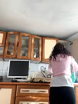 EmaSkyes online show from 11/01/25, 08:38