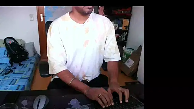 Snapshot of pleasure_5844 chatting on 11/12/25, 01:55 pleasure 5844 online show from 11/12/25, 01:55