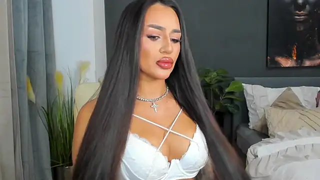 Sonia  Rey online show from 10/16/25, 02:40