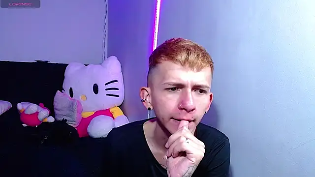 Snapshot of smallgiant27 chatting on 12/19/25, 07:21 smallgiant27 online show from 12/19/25, 07:21