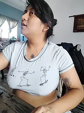 Snapshot of EmpaticBolillo chatting on 07/18/26, 03:38 EmpaticBolillo online show from 07/18/26, 03:38
