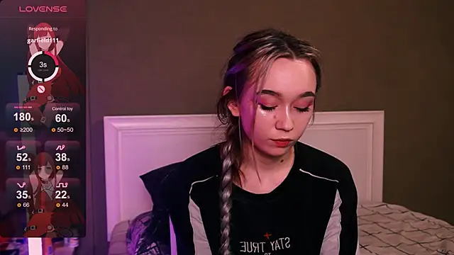 Snapshot of Kimiko__ chatting on 12/15/25, 03:05 Kimiko online show from 12/15/25, 03:05