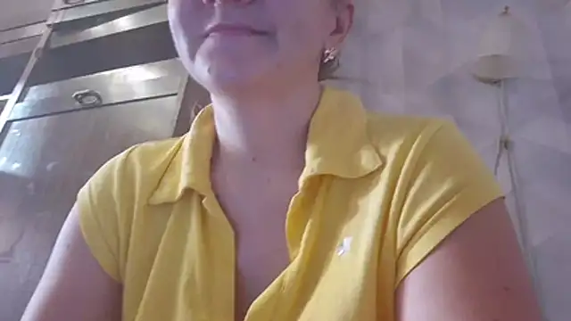 Snapshot of EstrellaWalters chatting on 11/03/25, 06:25 EstrellaWalters online show from 11/03/25, 06:25