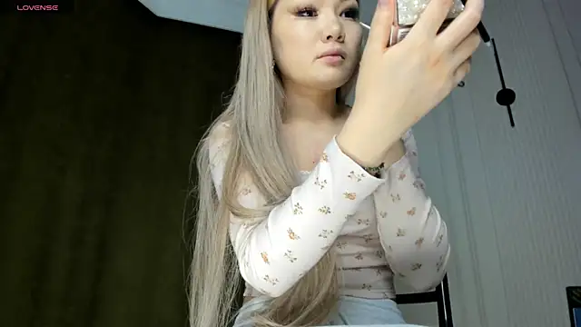 Snapshot of Xiao_Mei_ chatting on 02/28/25, 12:21 Xiao Mei online show from 02/28/25, 12:21