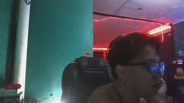 Snapshot of TRISH_MILF chatting on 12/13/24, 01:37 TRISH MILF online show from 12/13/24, 01:37