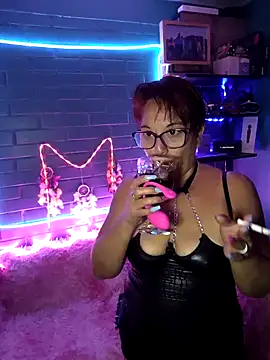 Snapshot of TRISH_MILF chatting on 03/23/25, 04:05 TRISH MILF online show from 03/23/25, 04:05