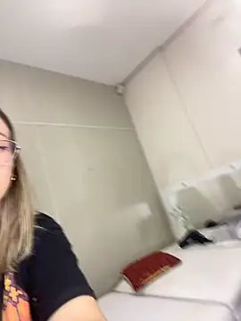 loira messi online show from 11/02/25, 02:47