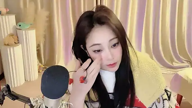 Daisy-77 online show from 03/16/25, 06:01