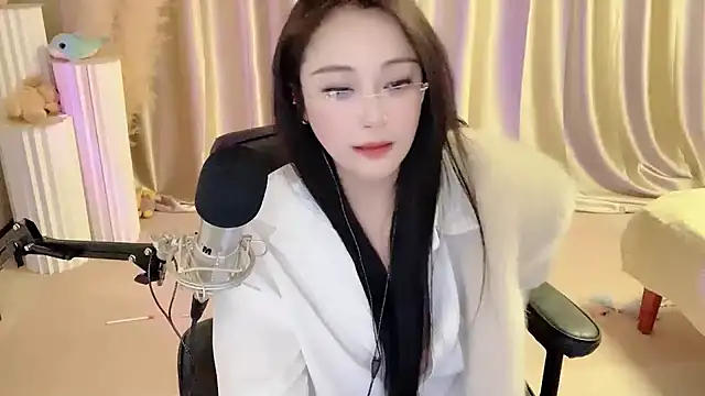 Daisy-77 online show from 03/18/25, 08:59