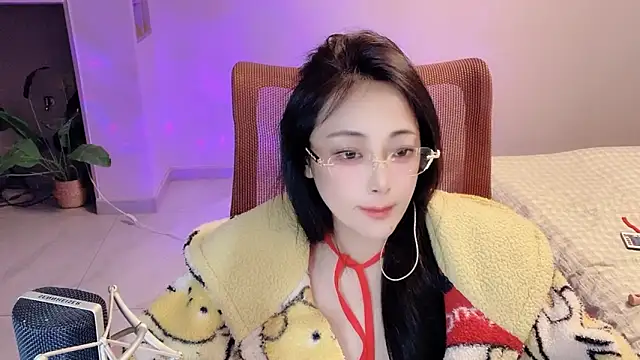 Snapshot of Daisy-77 chatting on 04/19/26, 06:10 Daisy-77 online show from 04/19/26, 06:10