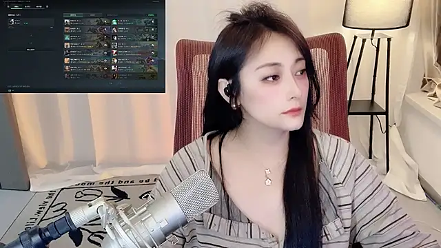 Snapshot of Daisy-77 chatting on 05/20/26, 01:06 Daisy-77 online show from 05/20/26, 01:06