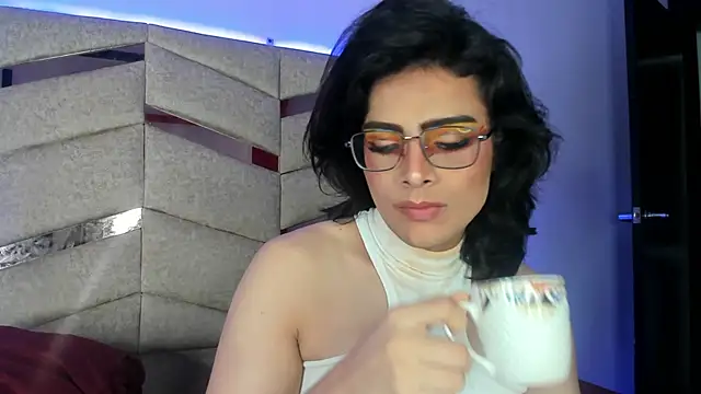 Snapshot of Eterea_blow chatting on 02/08/25, 09:13 Eterea blow online show from 02/08/25, 09:13