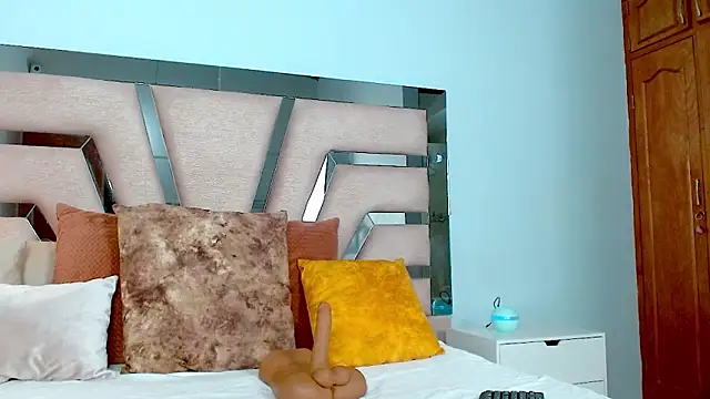 Snapshot of cintia_hills chatting on 01/22/25, 05:26 cintia hills online show from 01/22/25, 05:26