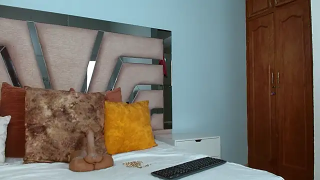 Snapshot of cintia_hills chatting on 02/11/25, 03:50 cintia hills online show from 02/11/25, 03:50