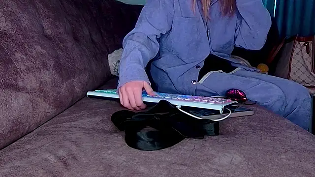 Snapshot of AgnesMillerS chatting on 12/17/24, 10:23 AgnesMillerS online show from 12/17/24, 10:23