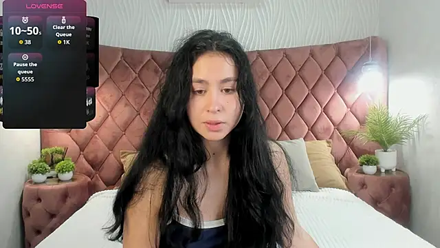 Snapshot of Mile_Madeline chatting on 10/02/25, 07:04 Mile Madeline online show from 10/02/25, 07:04