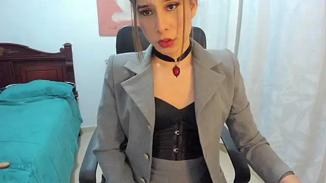 Snapshot of misstresbigcockts chatting on 11/19/25, 10:10 misstresbigcockts online show from 11/19/25, 10:10