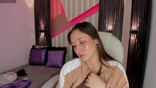 emily layton online show from 03/07/25, 02:45