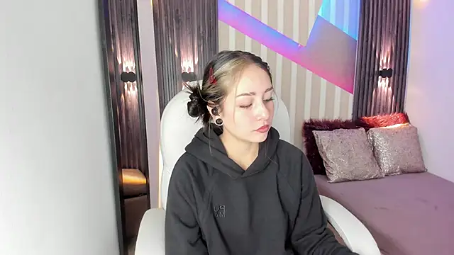 emily layton online show from 10/02/25, 02:35