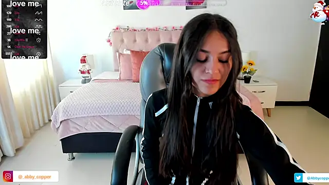 Snapshot of _Abby_23_ chatting on 12/18/24, 01:34 Abby 23 online show from 12/18/24, 01:34