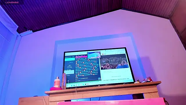 Snapshot of _Abby_23_ chatting on 11/12/25, 01:44 Abby 23 online show from 11/12/25, 01:44