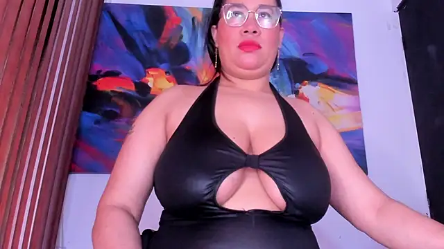 Snapshot of alondrabigtits chatting on 06/05/26, 11:49 alondrabigtits online show from 06/05/26, 11:49