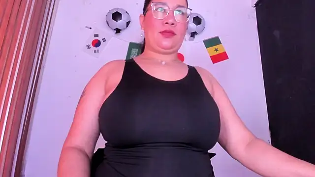 Snapshot of alondrabigtits chatting on 06/27/26, 12:22 alondrabigtits online show from 06/27/26, 12:22