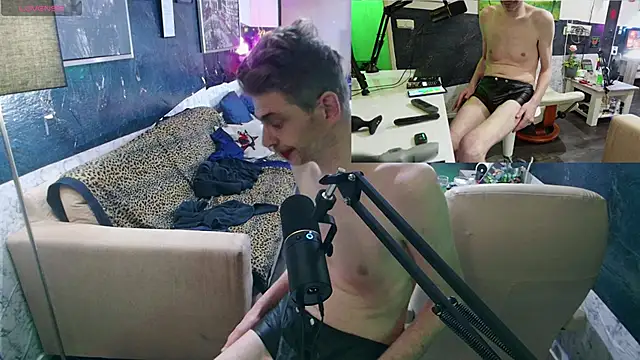 Snapshot of Doggyray44 chatting on 12/07/24, 08:49 Doggyray44 online show from 12/07/24, 08:49