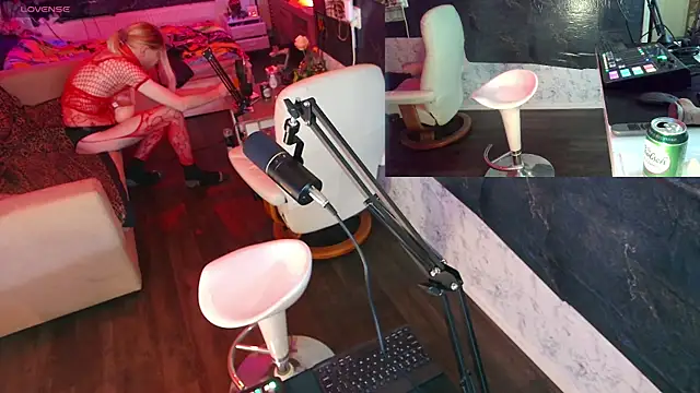 Doggyray44 online show from 12/21/24, 11:34