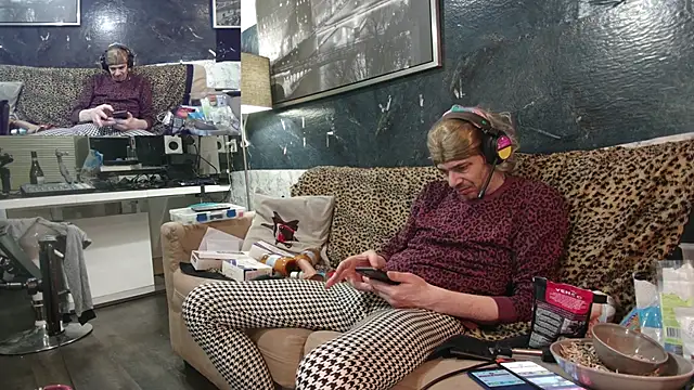 Snapshot of Doggyray44 chatting on 02/18/25, 11:30 Doggyray44 online show from 02/18/25, 11:30