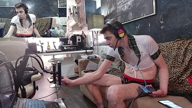 Snapshot of Doggyray44 chatting on 02/19/25, 10:12 Doggyray44 online show from 02/19/25, 10:12