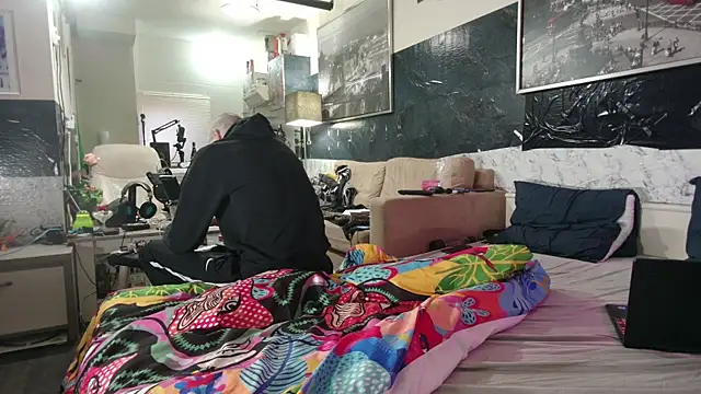 Snapshot of Doggyray44 chatting on 03/23/25, 06:16 Doggyray44 online show from 03/23/25, 06:16